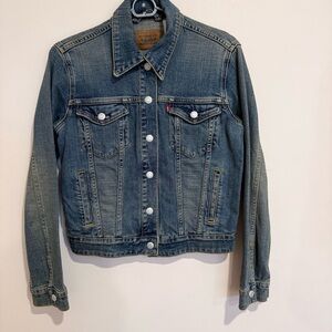 Levi’s Vtg Womens Jacket Blue Denim Medium Wash Jean Pockets Classic size S